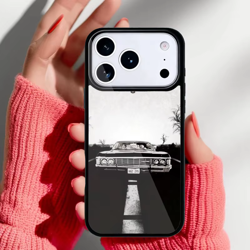 Funda colocada en un iPhone, vista lateral