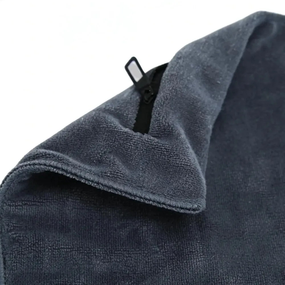 Detalle del bolsillo lateral con cremallera