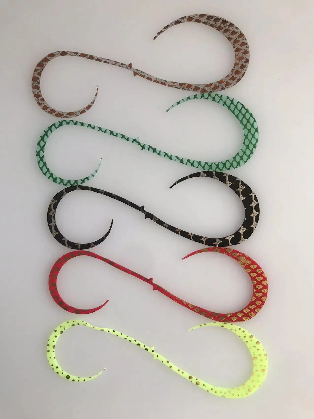 Jig Head fluorescente con falda de calamar y cebo giratorio