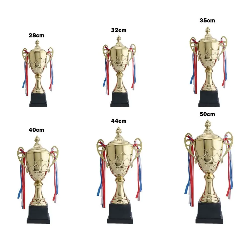 Trofeo dorado de diferentes tamaños