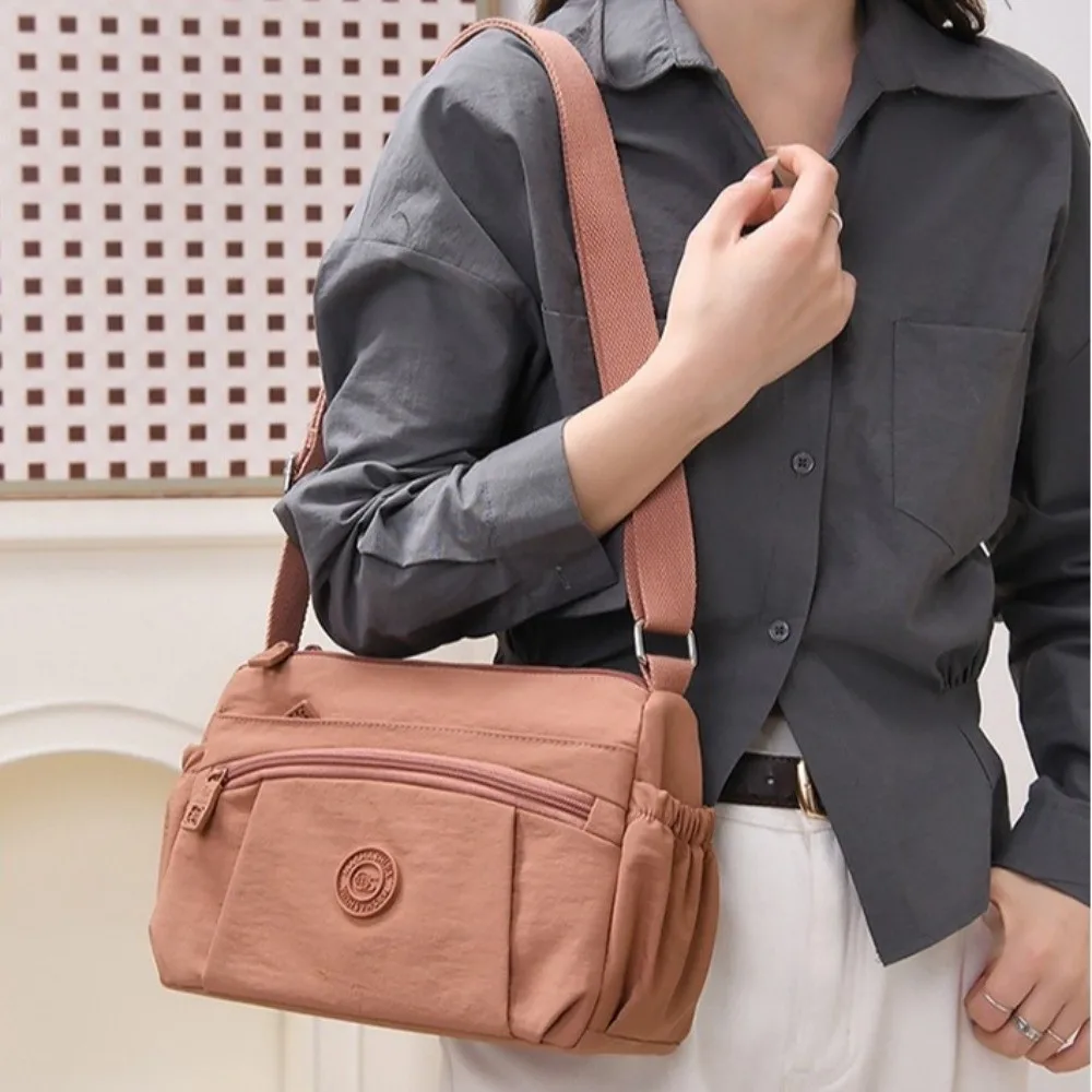 Bolso de hombro bandolera ligera con correa larga y bolsillos - imagen 3
