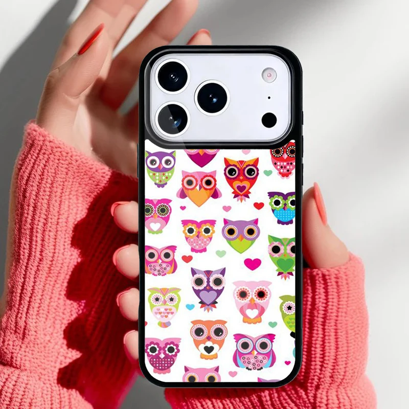 Búho kawaii en funda vista trasera