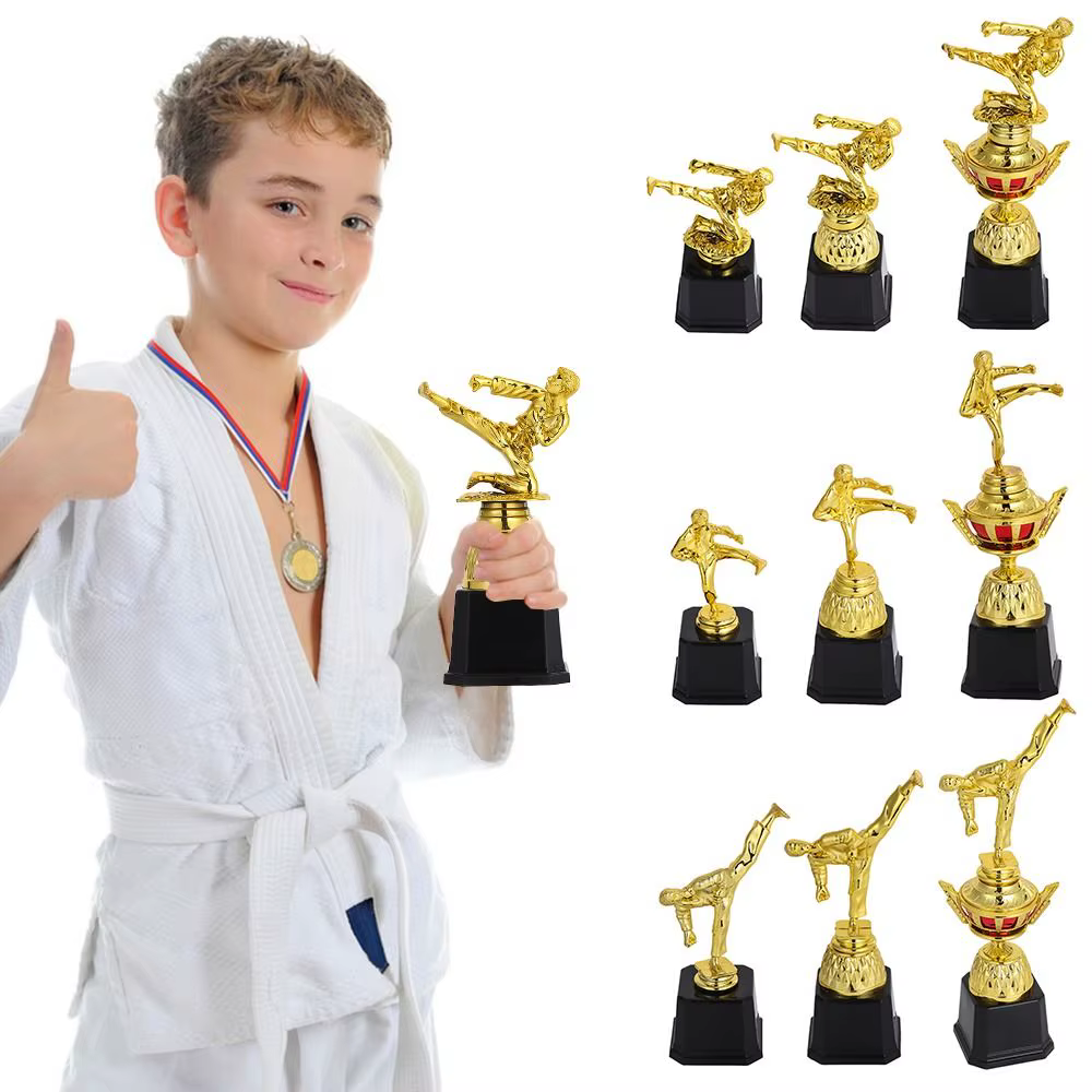 Trofeo de oro artesano para taekwondo, pequeña copa dorada - imagen 3