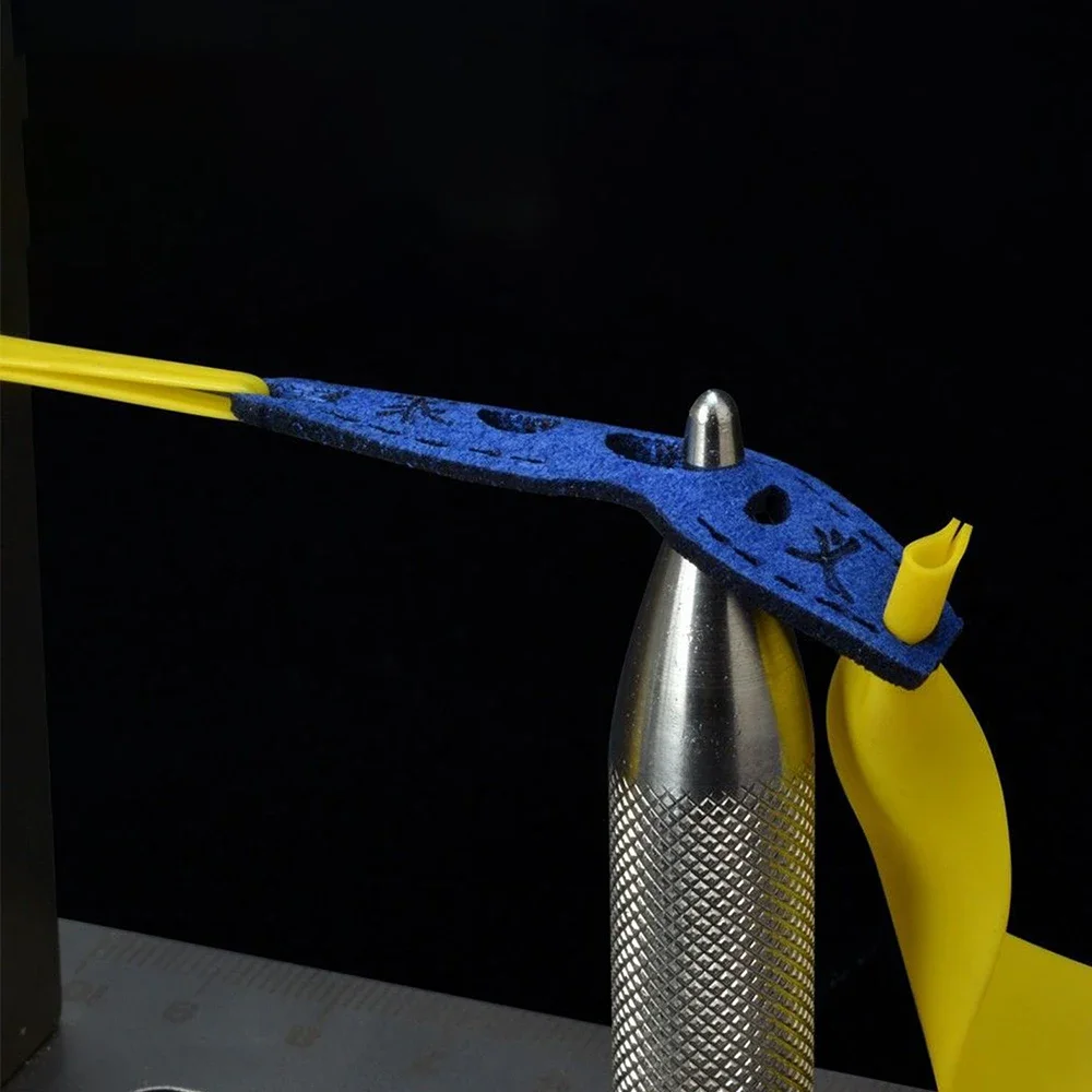 Herramienta de cuero para atar bandas de tirachinas con goma - imagen 2