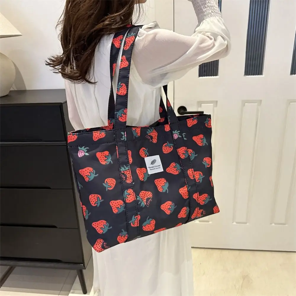 Bolsa de hombro casual estampado de fresas gran capacidad - imagen 2