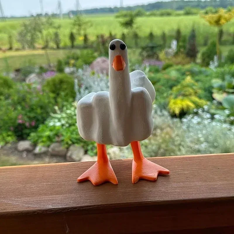 Vista frontal del pato con dedo medio mostrando su diseño completo