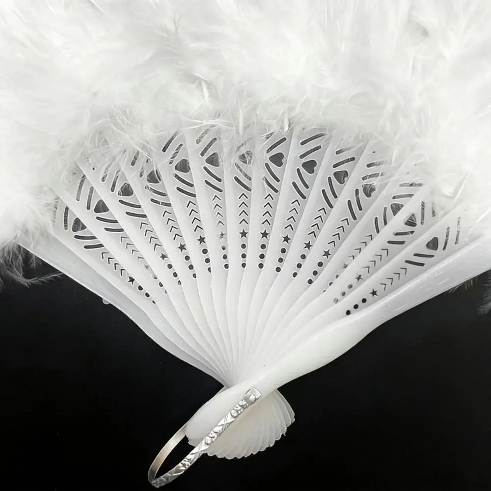Detalle del abanico plegado y acabado de tela