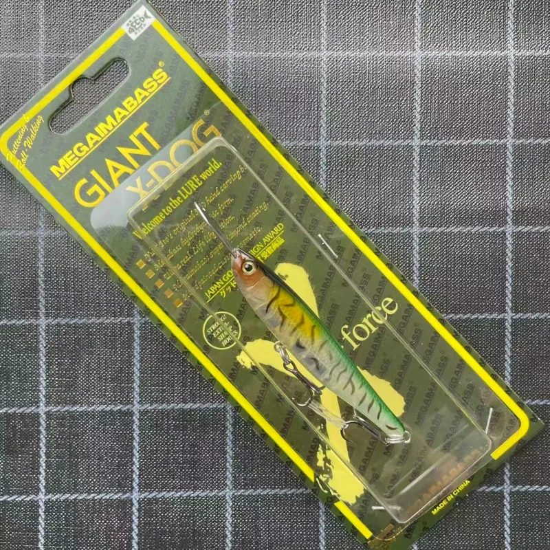 Detalle del señuelo para pesca de bar con enfoque long-throw