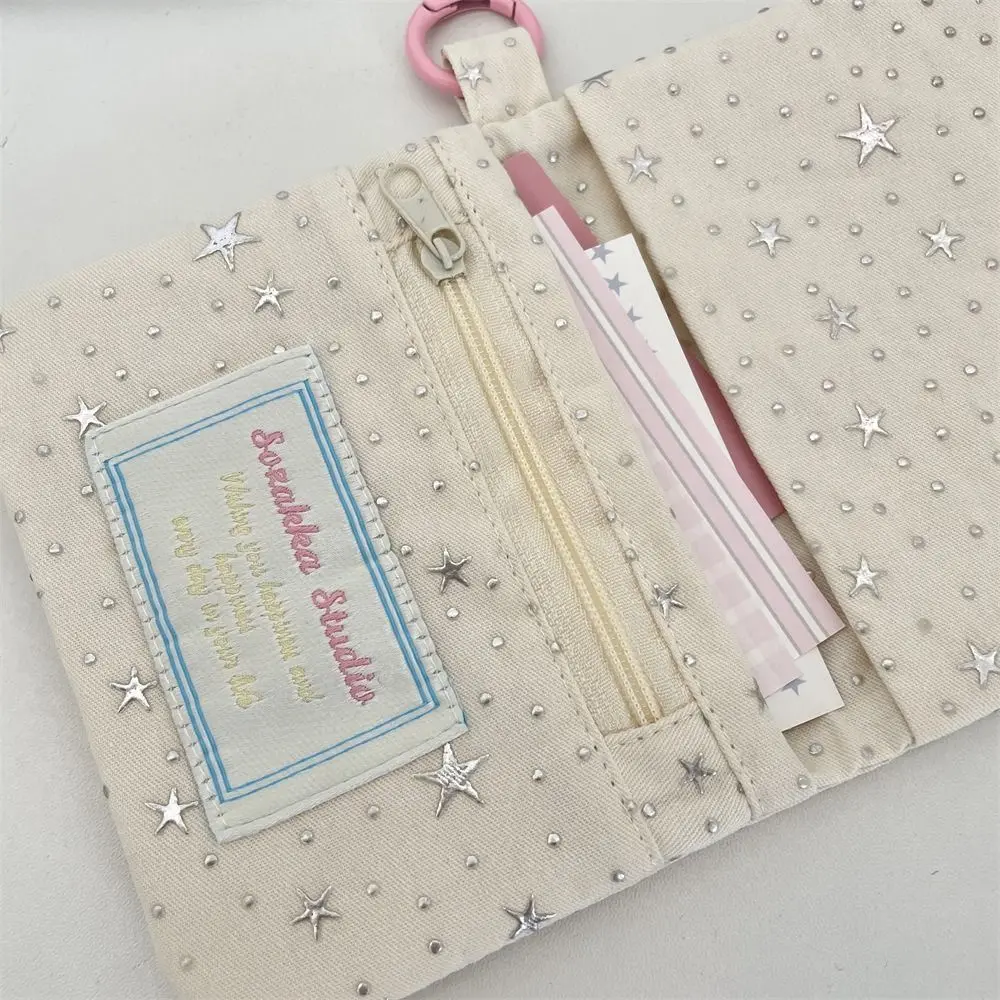 Monedero floral con detalle de estrella