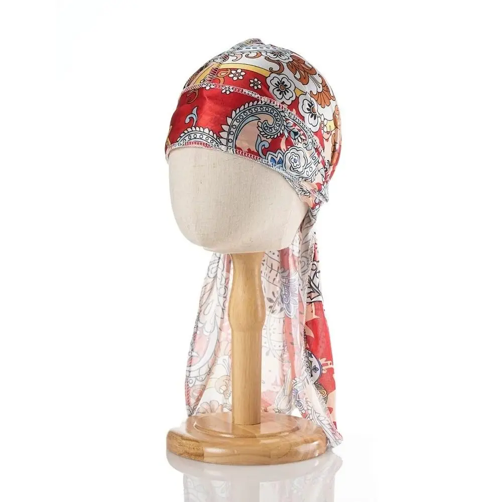 Detalle del ajuste elástico tipo durag bandana