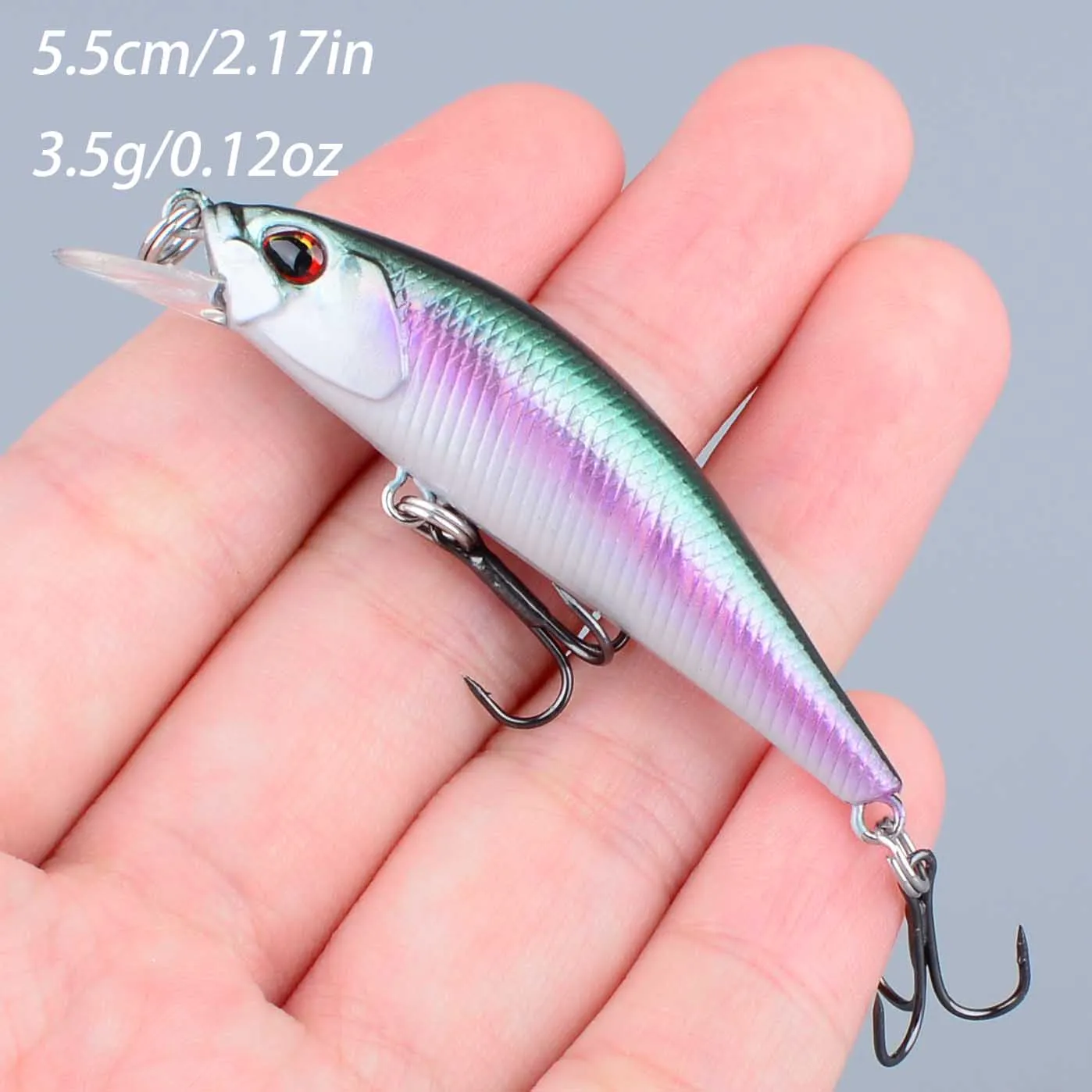 Detalle del acabado y anzuelos del señuelo micro minnow