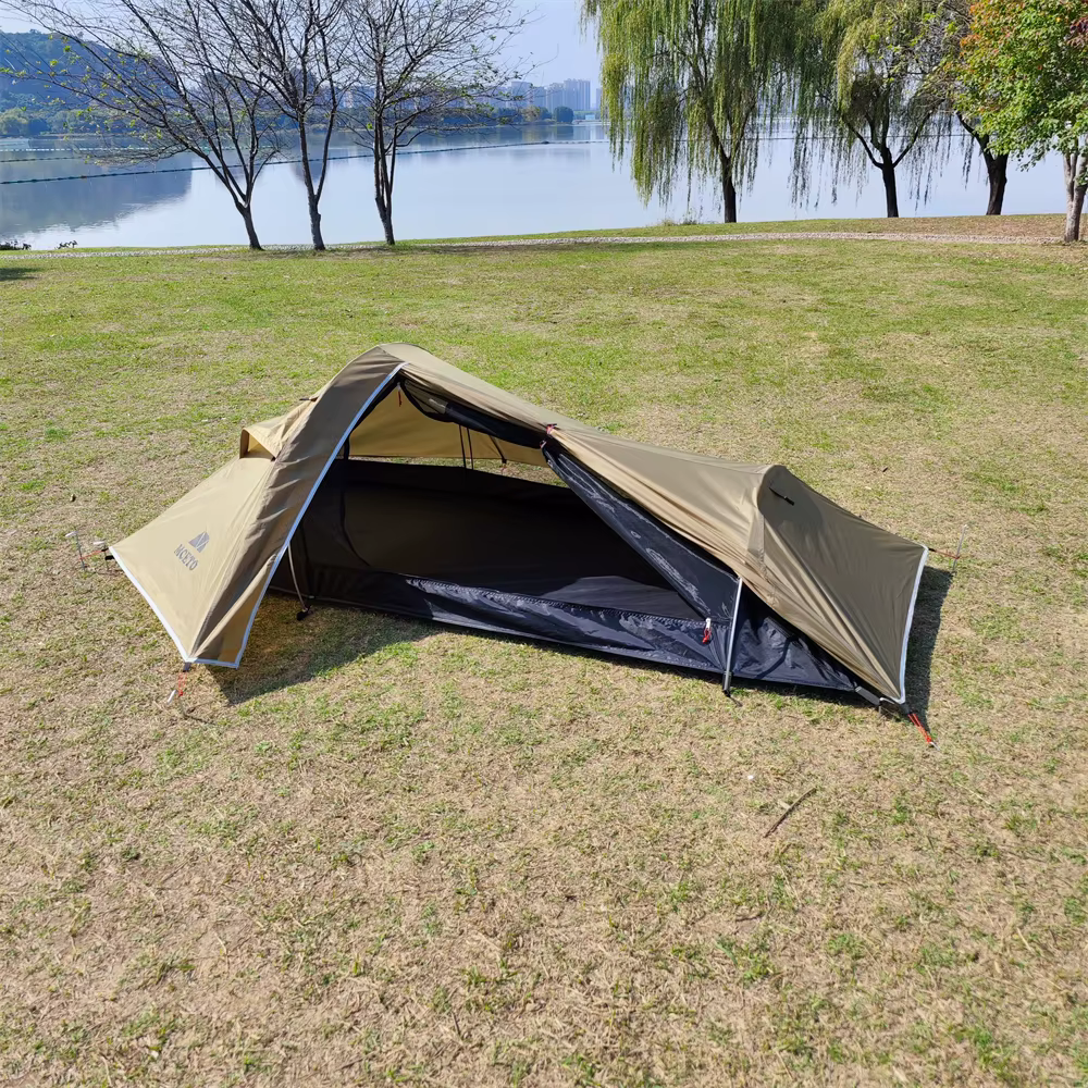 Tienda en ambiente de campamento