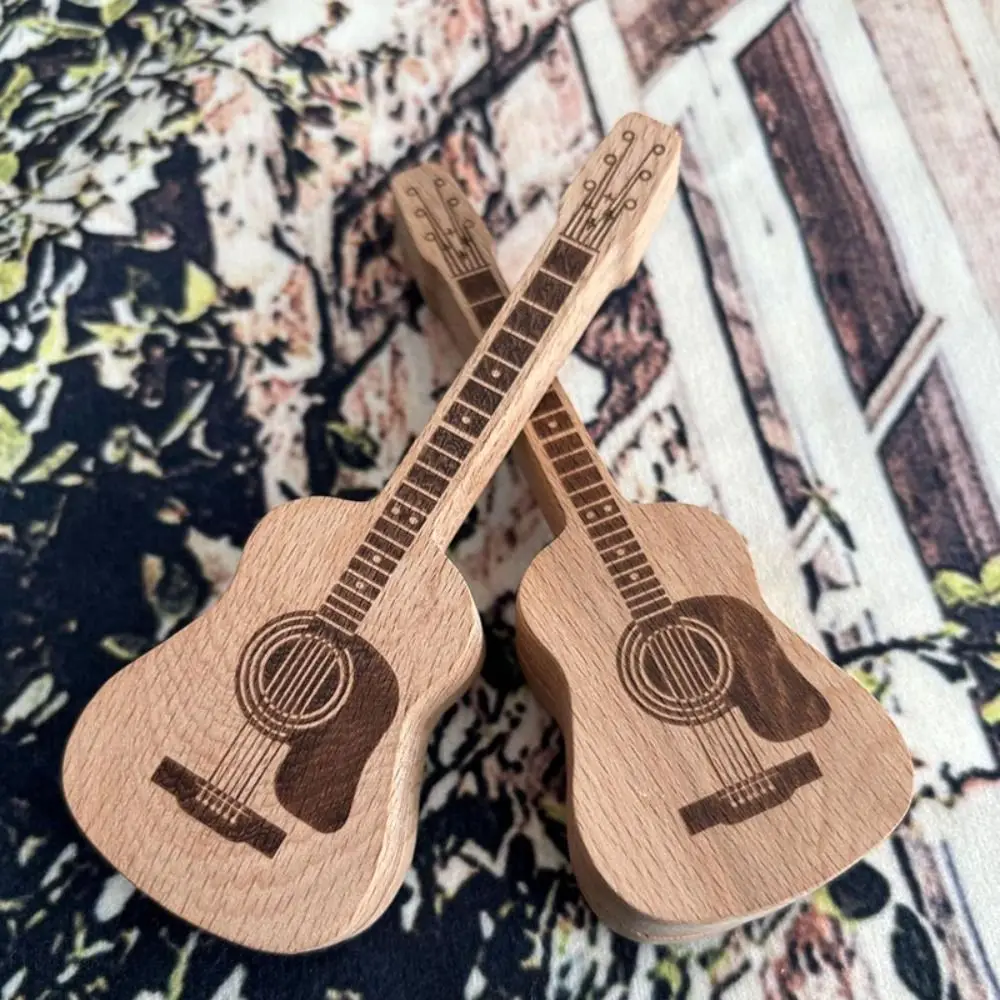 Caja de almacenamiento con forma de guitarra