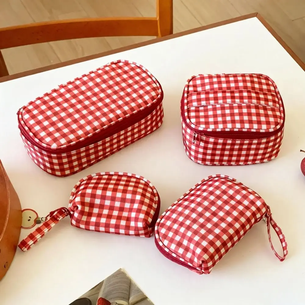 Bolsa de maquillaje roja con rejilla portátil para viaje multielemento