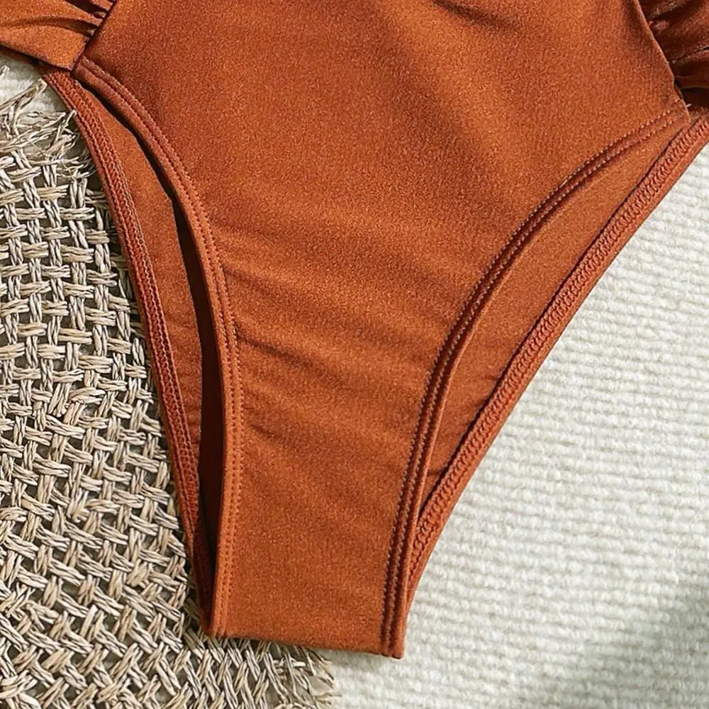 Detalle del conjunto de bikini naranja