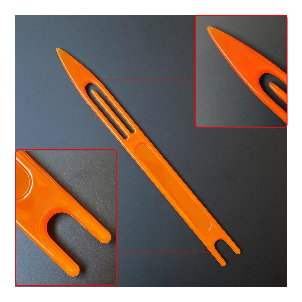 Accesorios de reparación de red distribuidos en una mesa de trabajo
