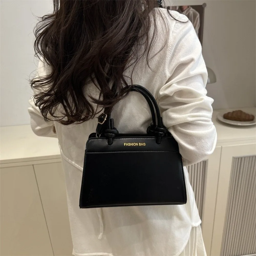 Bandolera crossbody de polipiel con cremallera y correa ajustable - imagen 4