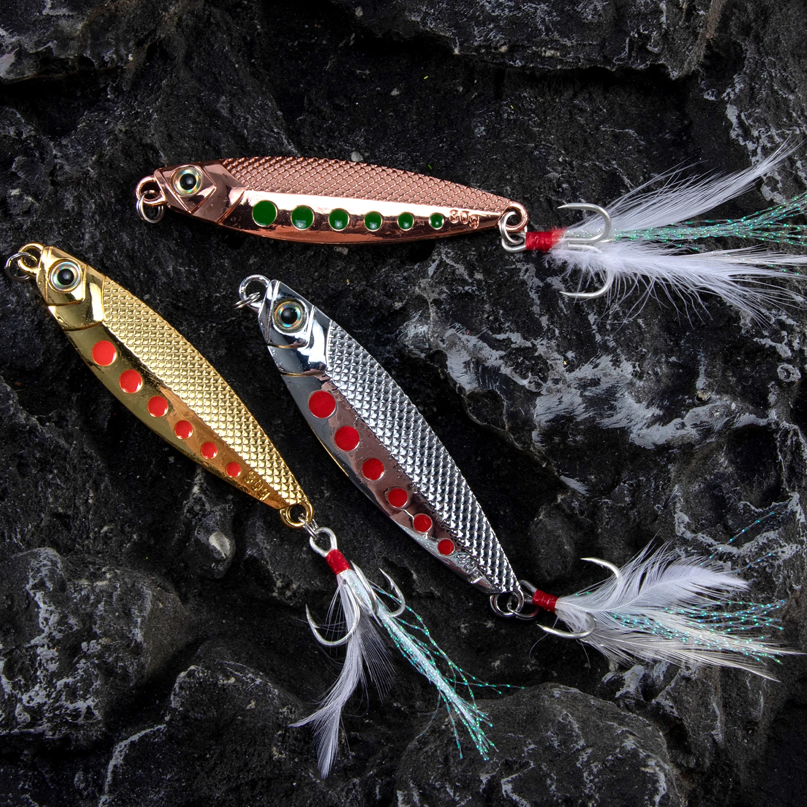 Cucharilla Jig Metal 15g-30g con triple anzuelo y plumas para lubina y corvina - imagen 5