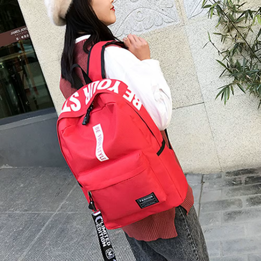 Vista trasera de la mochila con bolsillo adicional