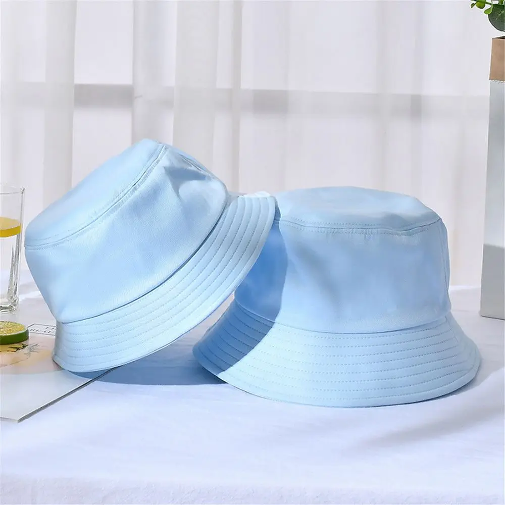 Vista del sombrero plegable para llevar de forma portátil