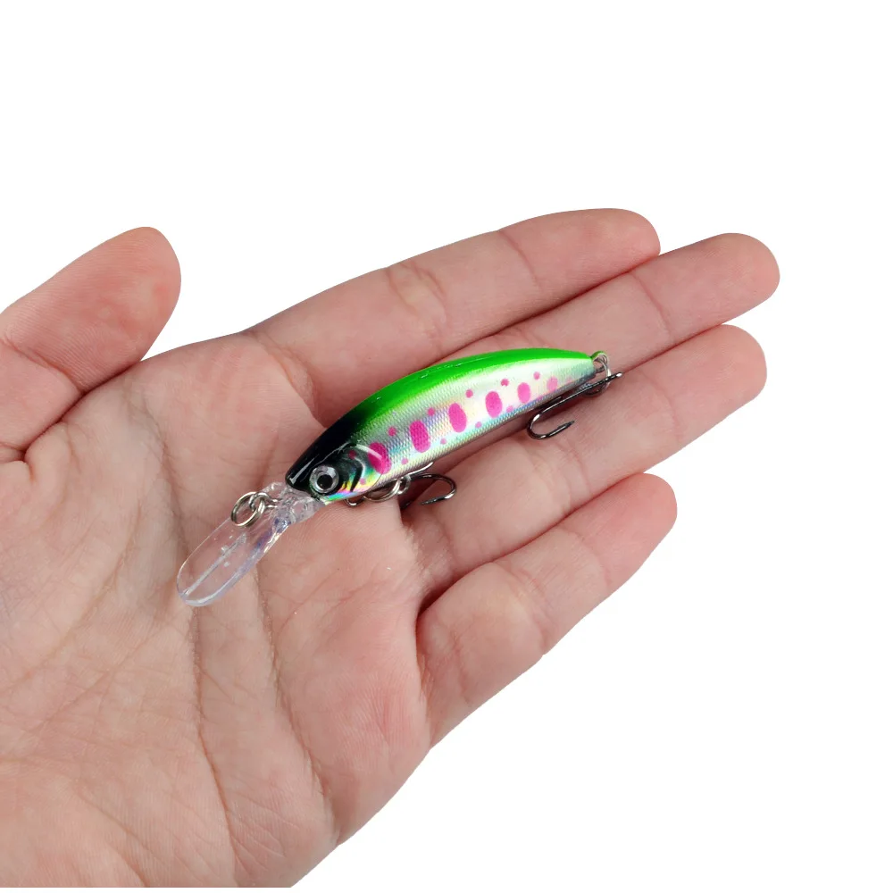 Acción bajo el agua: perfil minnow y cuerpo duro