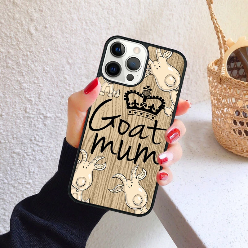 Funda Krajews mostrando diseño floral en iPhone 15
