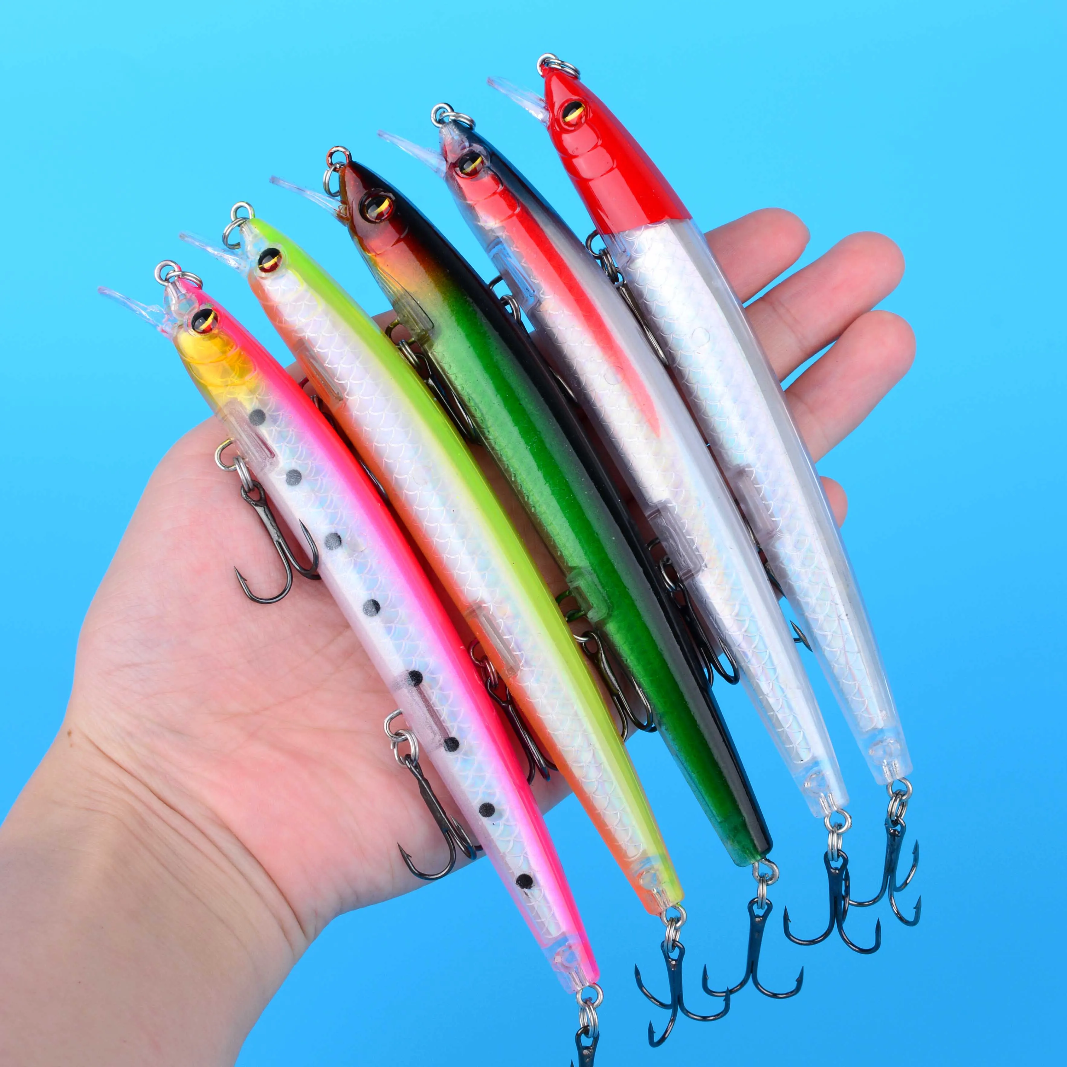 Señuelo minnow en acción sobre el agua