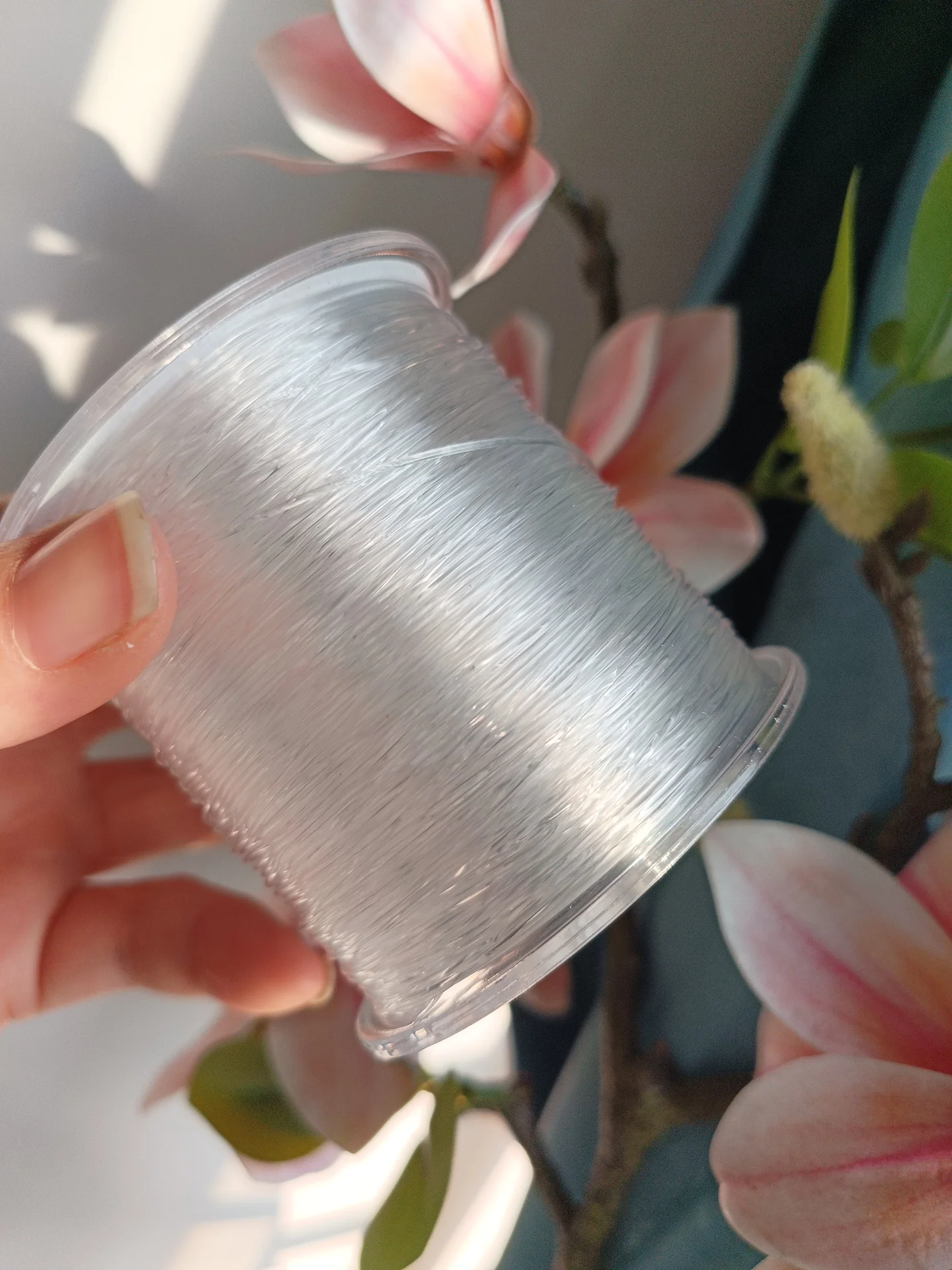 Detalle de la línea de fluorocarbono mostrando transparencia