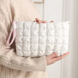 Bolsa de maquillaje acolchada tipo puffer gran capacidad para mujer