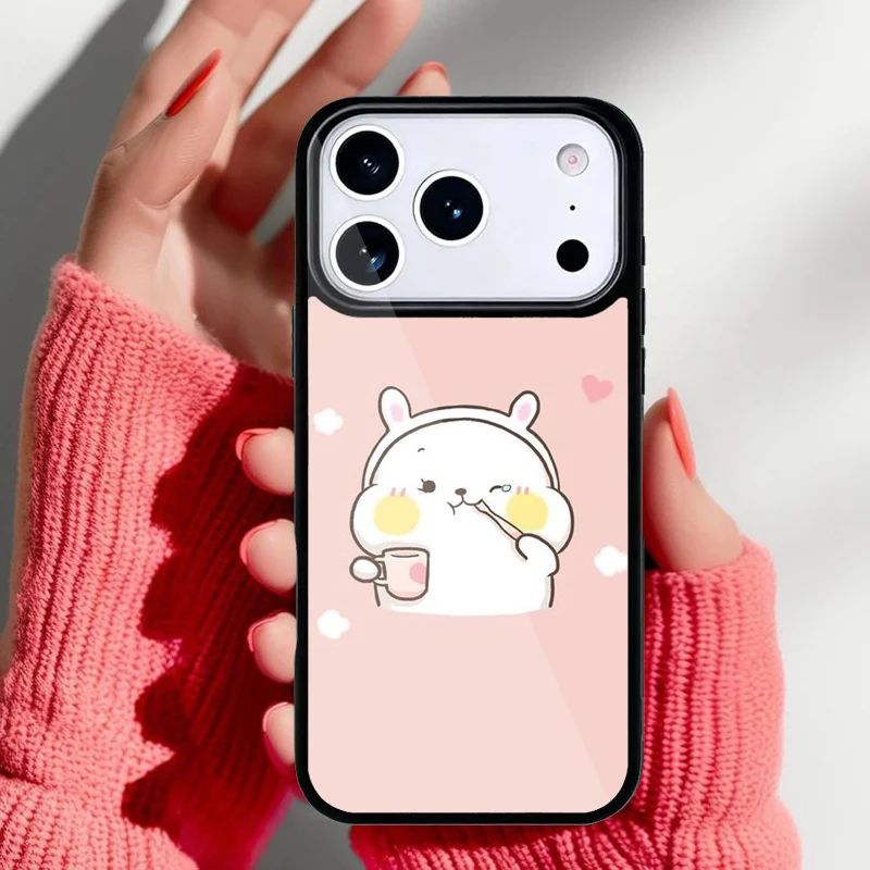 Funda puesta en mano, demostrando ergonomía