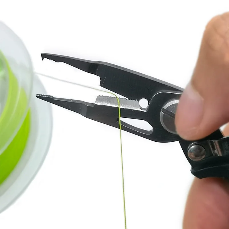 Pinza de pesca OUTKIT en uso