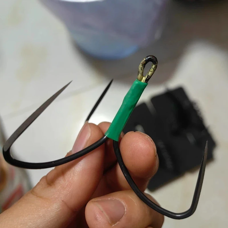 Anzuelo triple de acero carbono para jigging hoja triangular pulida - imagen 3