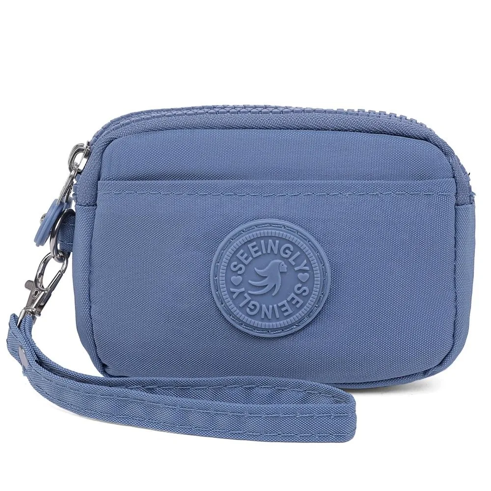 Vista de la cartera desplegada con espacios