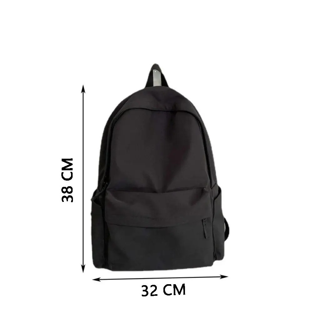 Mochila versátil en color negro, gris y blanco