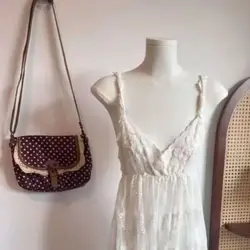Bolso vintage de lona con lunares, encaje y correa al hombro