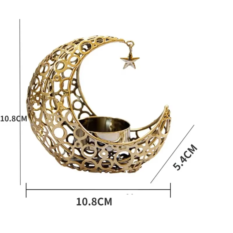 Candelabro de metal forma luna con detalle en relieve