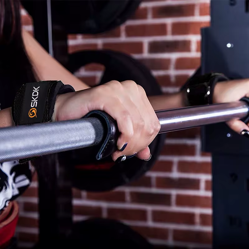 Guantes gimnasio con protectores muñecas y cinturón de soporte - imagen 3