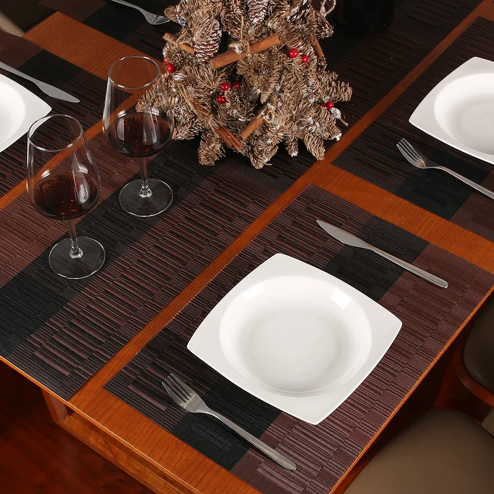Plato caliente sobre mantel individual