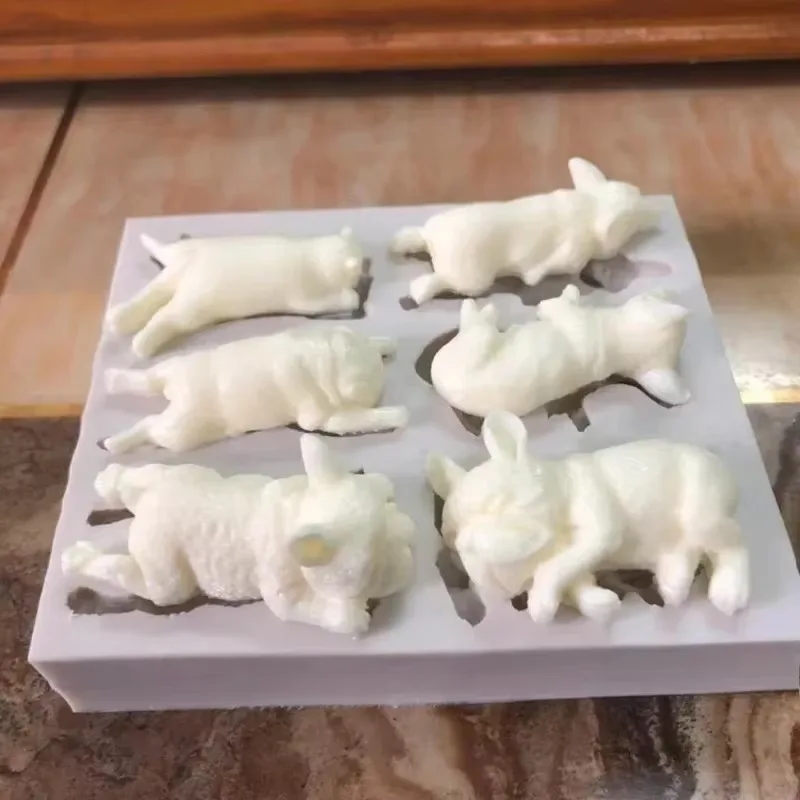 Figuras 3D de perro creadas con el molde de silicona