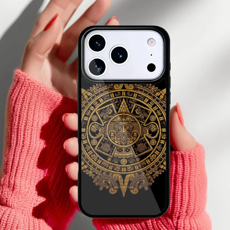 Funda colocada en un iPhone mostrando el ajuste preciso a botones y puertos