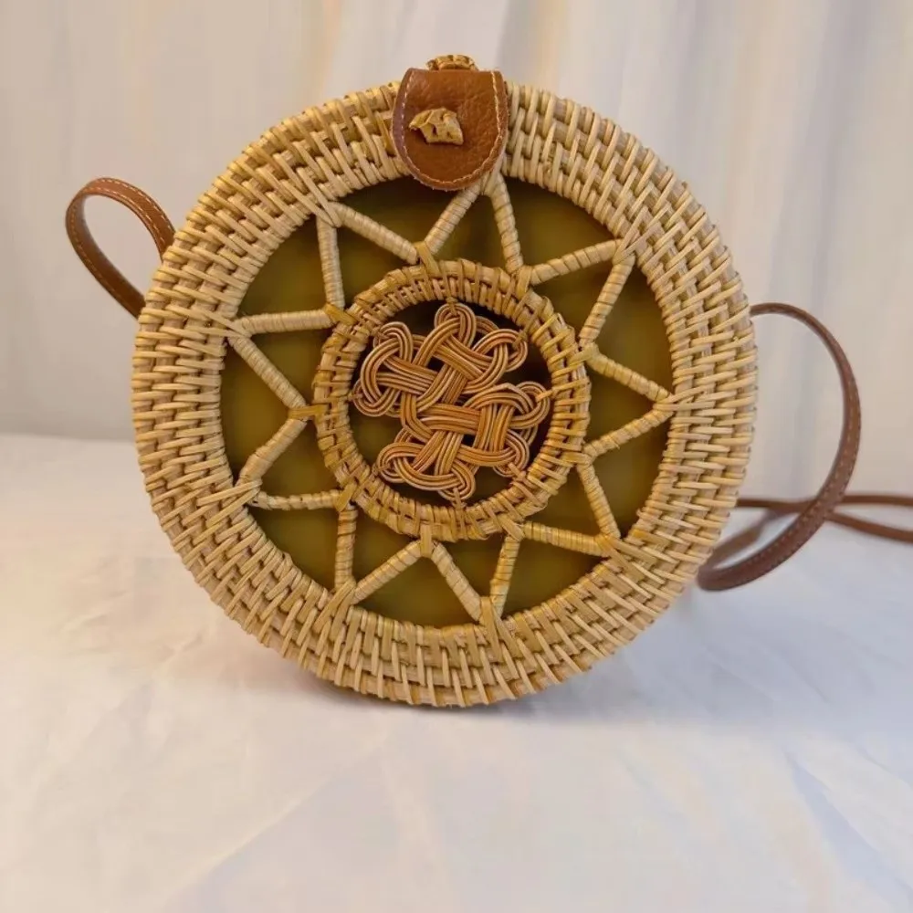 Bolso de paja/ratán con forma étnica