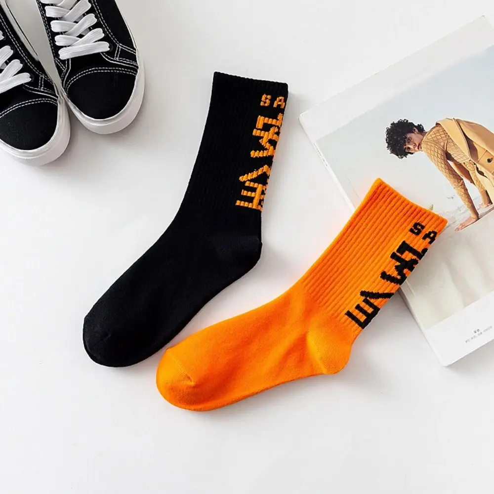 Calcetines en uso con outfit urbano