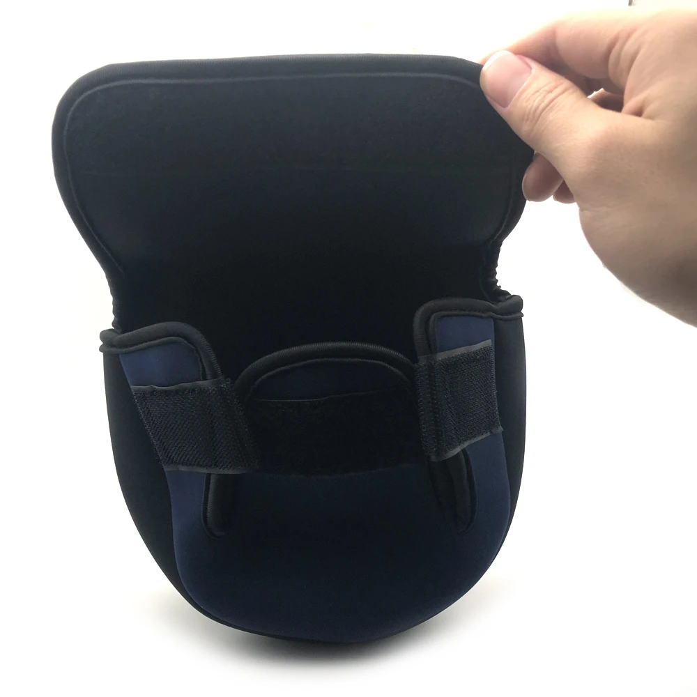 Vista lateral de la funda con cremalleras y asa de transporte