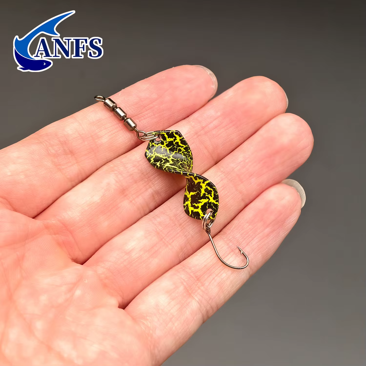 Cucharas ANFS Trout Mega Twist dispuestas sobre superficie oscura mostrando sus acabados