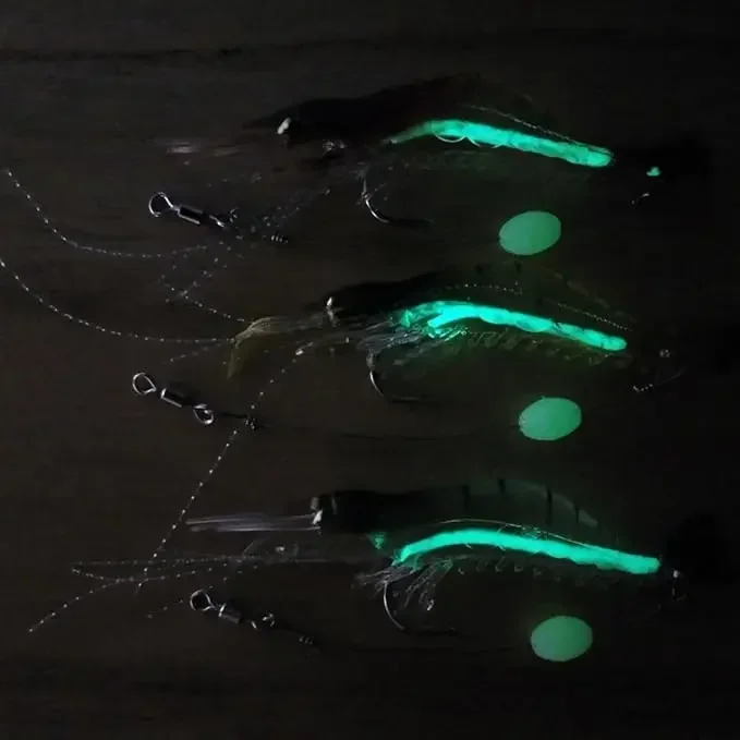 Detalle del señuelo de camarón con efecto luminoso y anzuelo interno