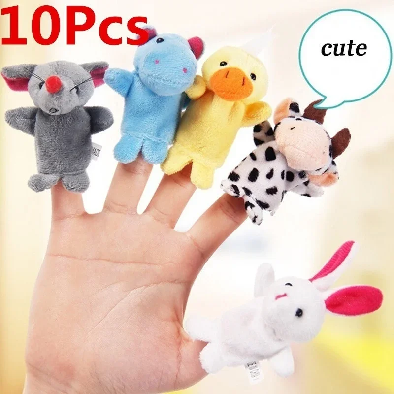Elefante de peluche en mano