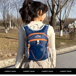Mochila ultraligera impermeable para senderismo y running