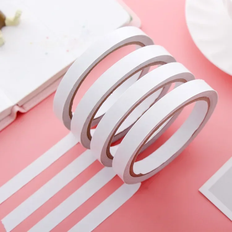 Paquete de cuatro rollos de cinta doble cara blanca listos para usar