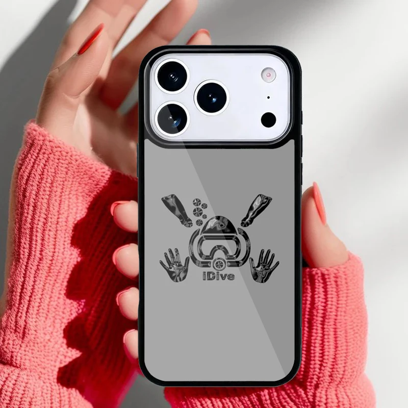 Funda con diseño de buceo y tiburón