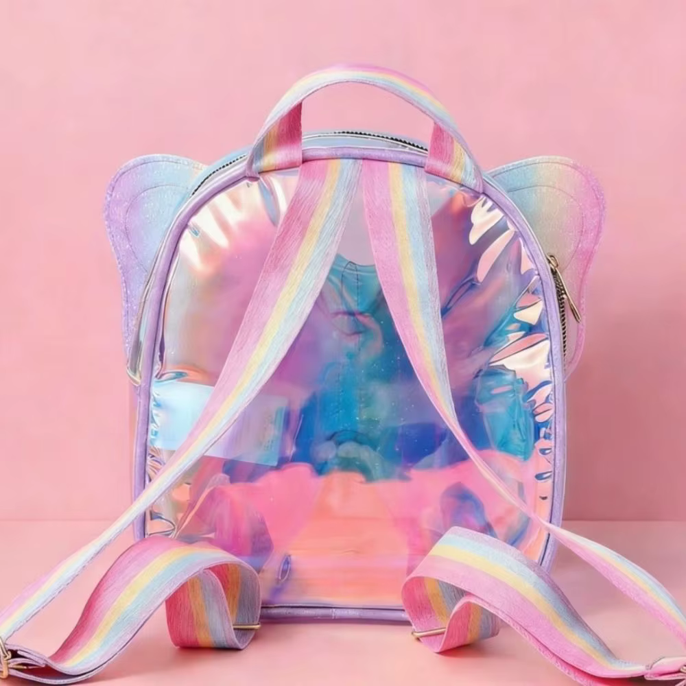 Diseño de mariposa en la mochila escolar